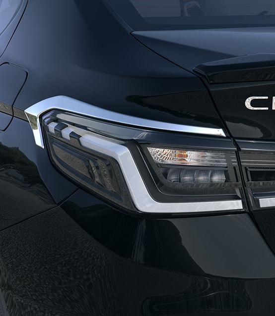 City e:HEV tail-lamp garnish